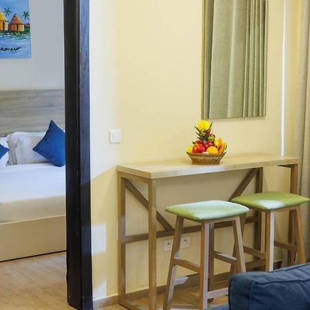 Silver Moon Hotel Абиджан Экстерьер фото