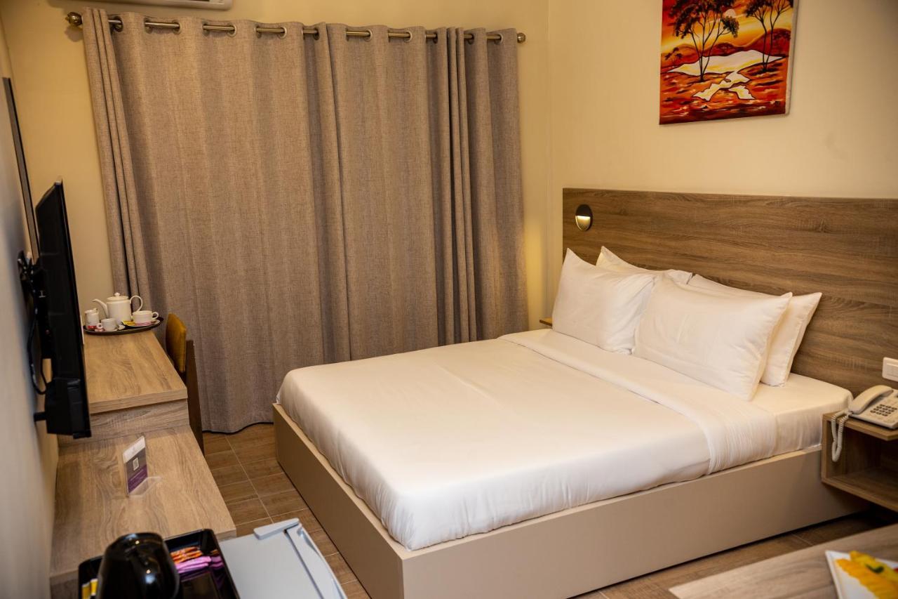 Silver Moon Hotel Абиджан Экстерьер фото