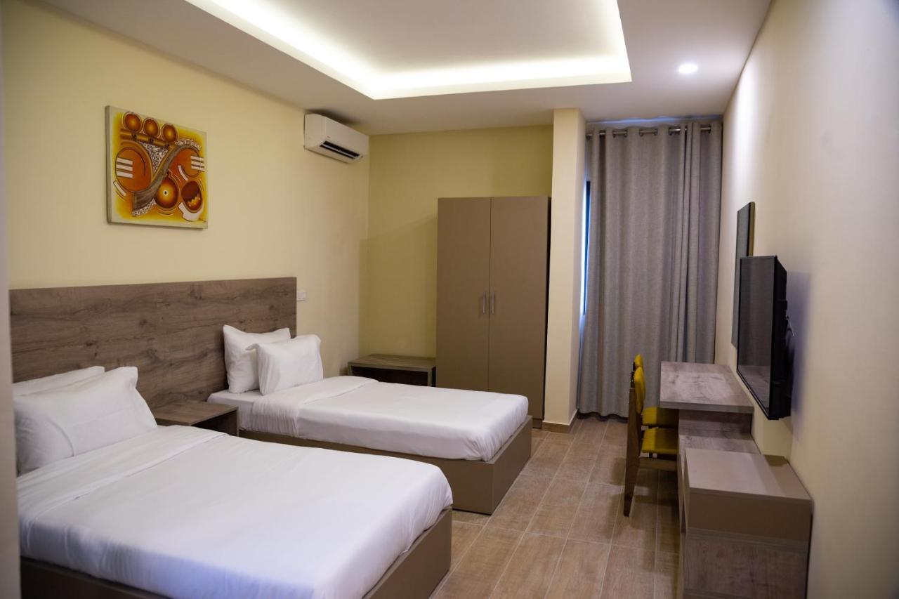 Silver Moon Hotel Абиджан Экстерьер фото