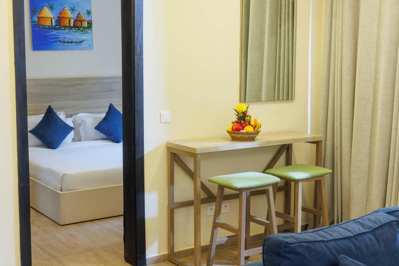 Silver Moon Hotel Абиджан Экстерьер фото
